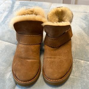 UGG McKay boots size 8- almost brand new